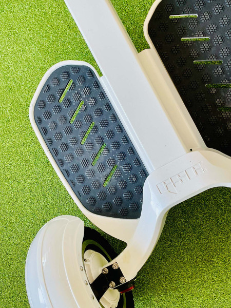 Golfscooter weiß Neu mit optischen Mängeln